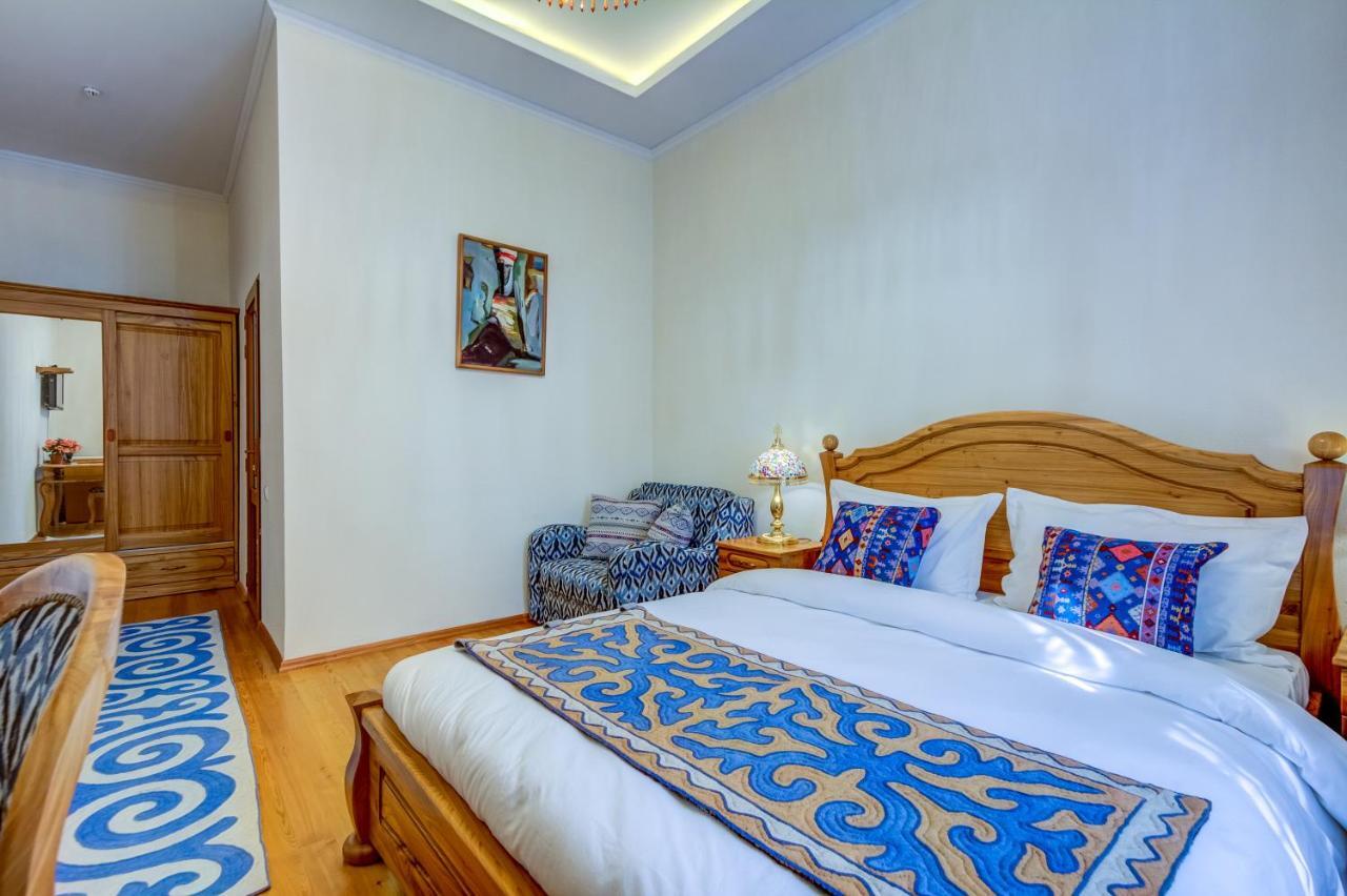 Navat Hotel Biskek Kültér fotó