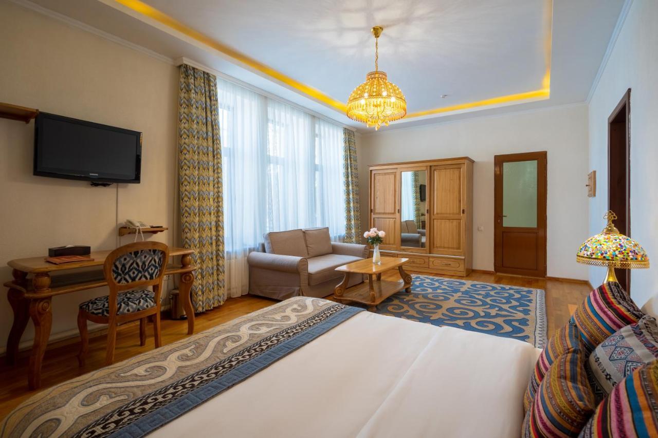 Navat Hotel Biskek Kültér fotó